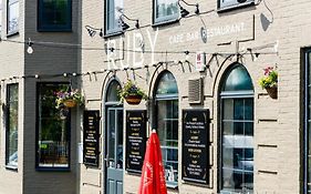 Ruby Pub & Hotel